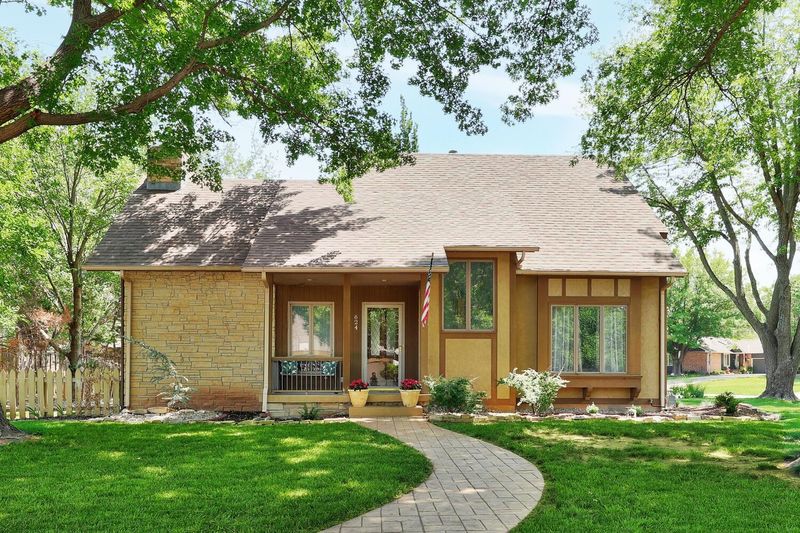 624 S Sharon Ct, Derby, KS 67037