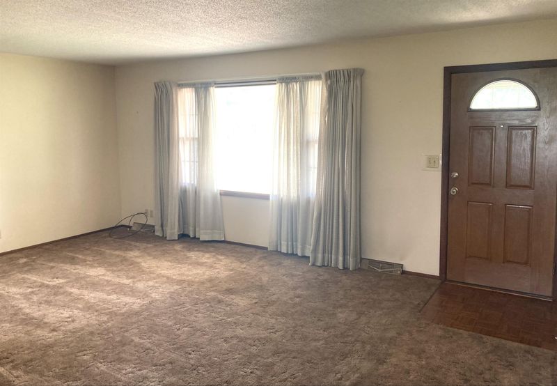 1309 Grandview Ave, Newton, KS 67114
