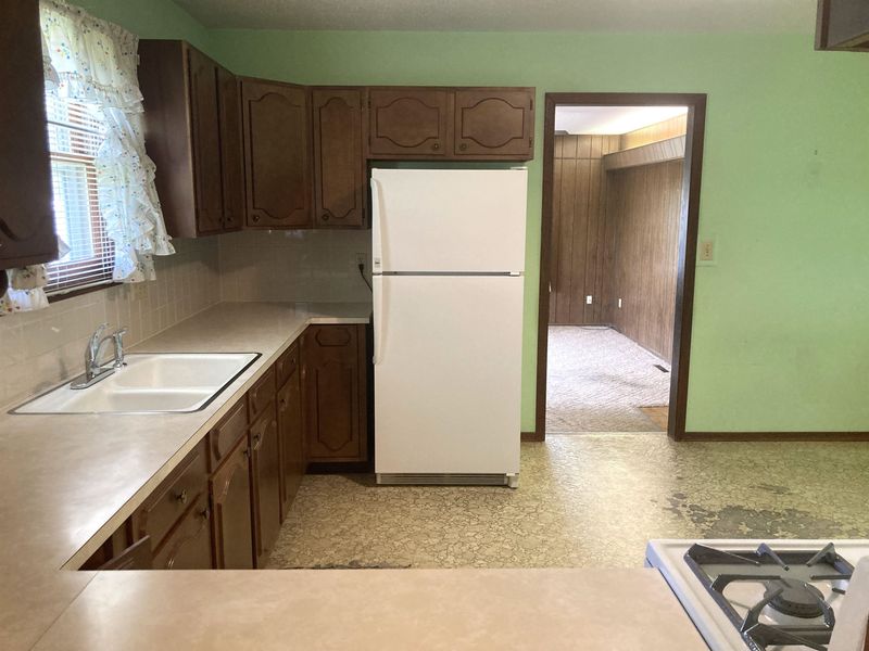 1309 Grandview Ave, Newton, KS 67114