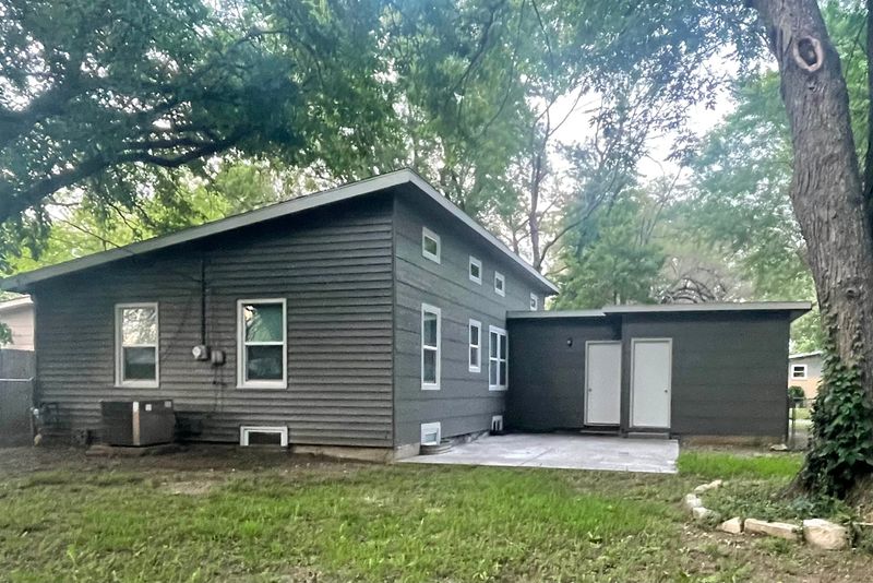 421 S Westview Dr, Derby, KS 67037