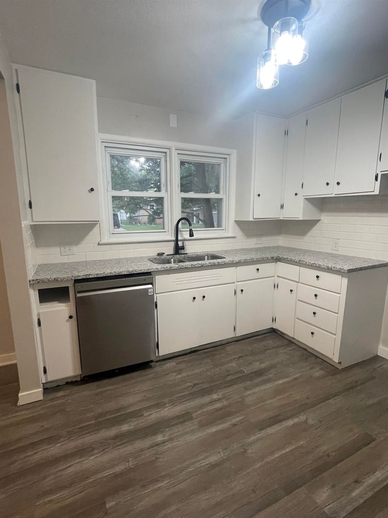 421 S Westview Dr, Derby, KS 67037