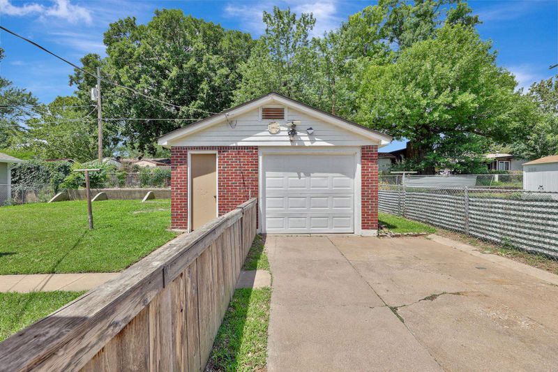 535 S Derby Ave, Derby, KS 67037
