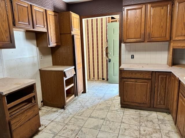 914 S Laurel St, Wichita, KS 67207