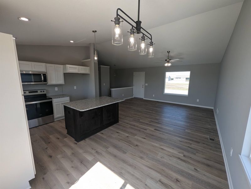 240 Summer Ct, Newton, KS 67114