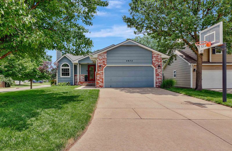 4973 E Willow Point Ct, Bel Aire, KS 67220