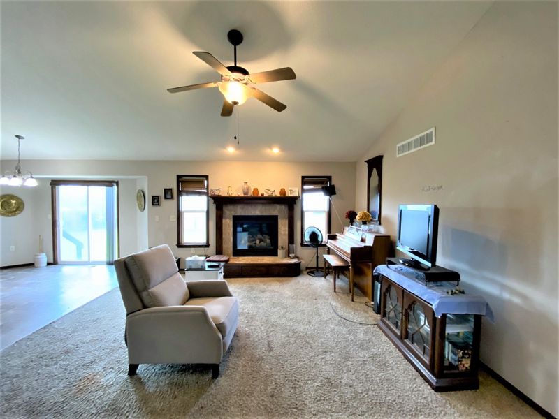 2907 N Rock Bridge Ct, Derby, KS 67037