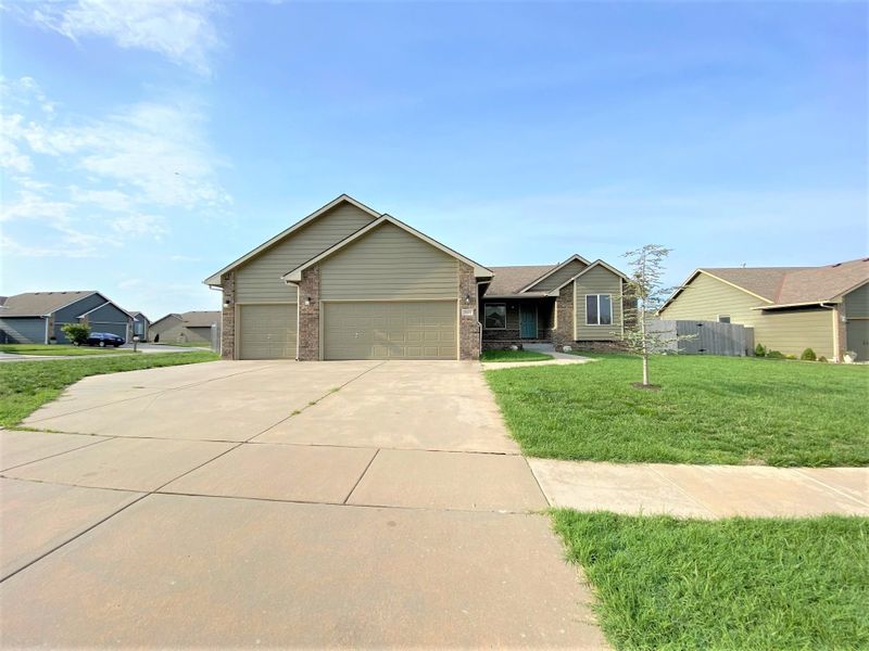 2907 N Rock Bridge Ct, Derby, KS 67037
