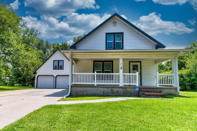 211 E Pine St, Hesston, KS 67062