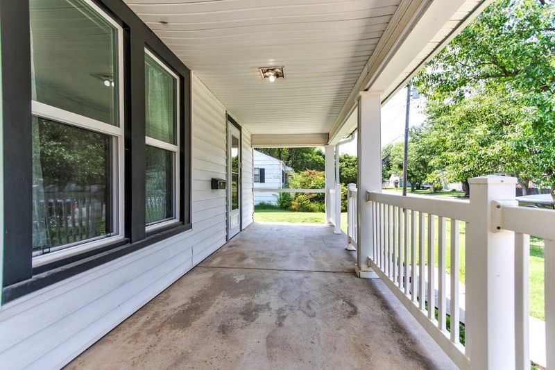 211 E Pine St, Hesston, KS 67062
