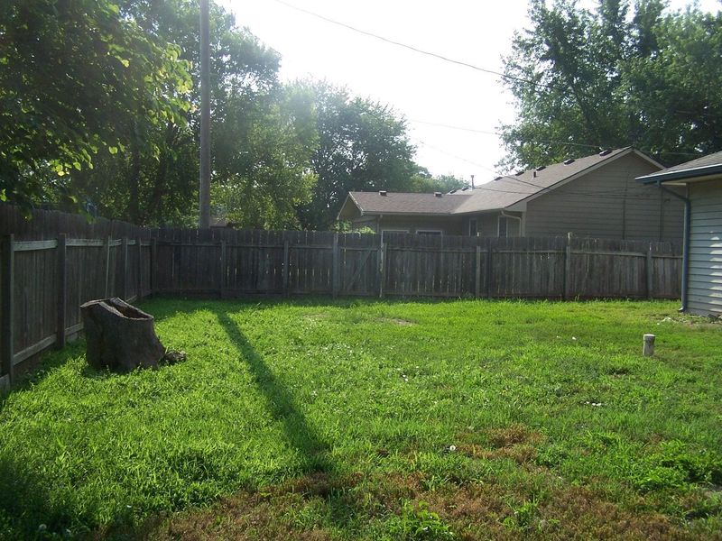806 Gardner Ct, Augusta, KS 67010