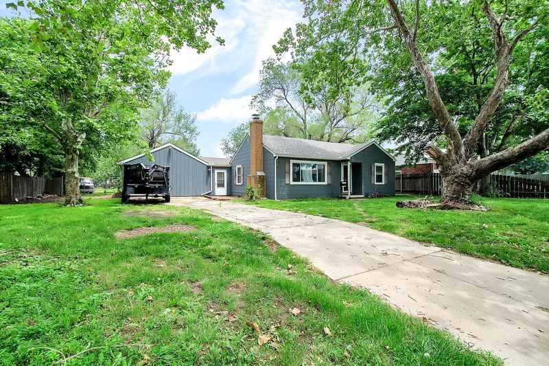 3032 E Evans, Wichita, KS 67216-2524
