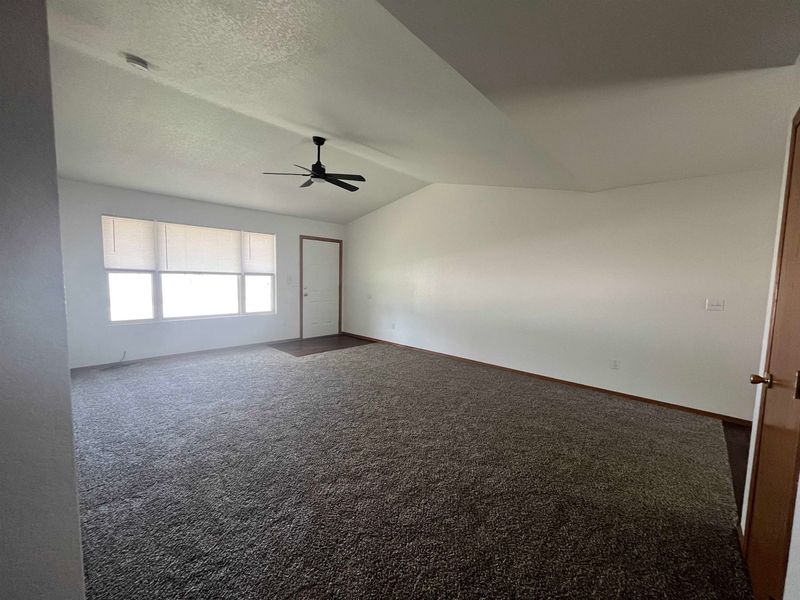 929 N Main St, Eureka, KS 67045