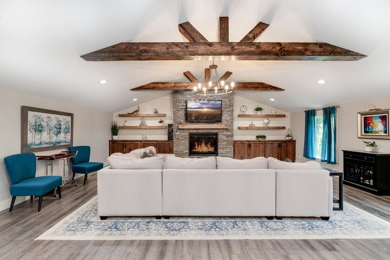 317 N Hampton Rd, Wichita, KS 67206