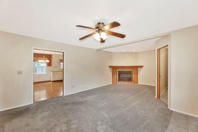 407 E Academy Ave, Maize, KS 67101