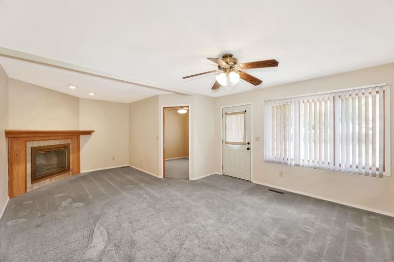 407 E Academy Ave, Maize, KS 67101