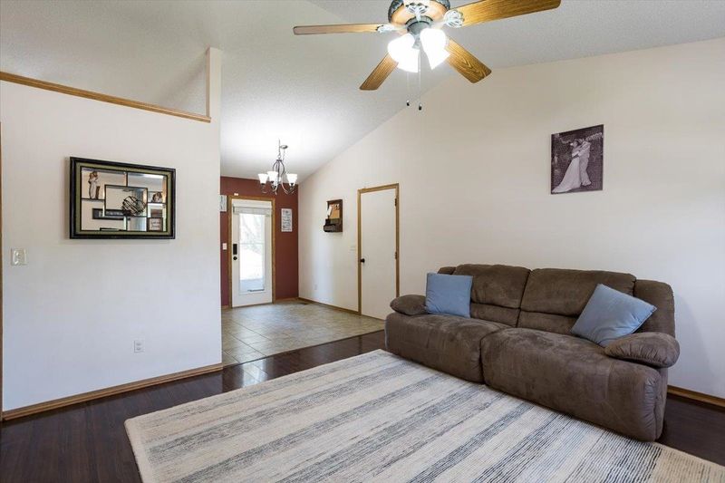 139 S Marlen Dr, Haysville, KS 67060