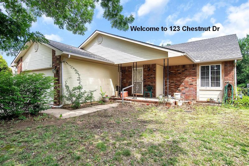 123 Chestnut Dr, Mulvane, KS 67110