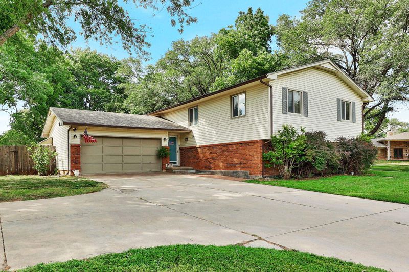 6 Lake Dr, Mulvane, KS 67110