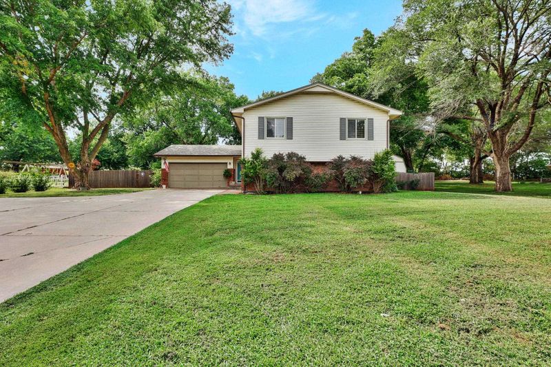 6 Lake Dr, Mulvane, KS 67110