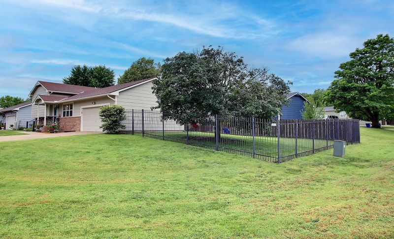 635 Dublin Dr, Andover, KS 67002