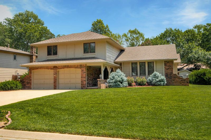 216 N Brook Forest Rd, Derby, KS 67037