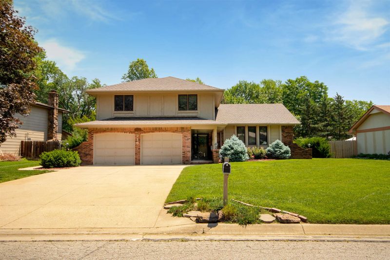 216 N Brook Forest Rd, Derby, KS 67037