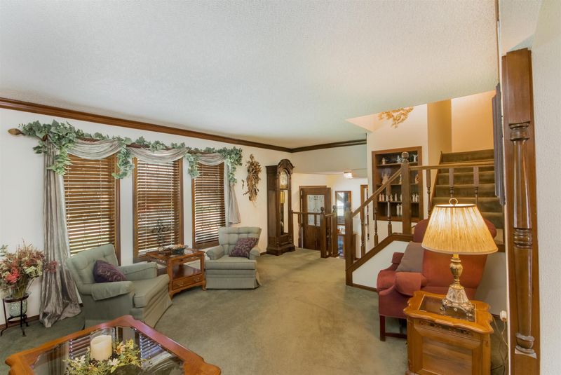 216 N Brook Forest Rd, Derby, KS 67037