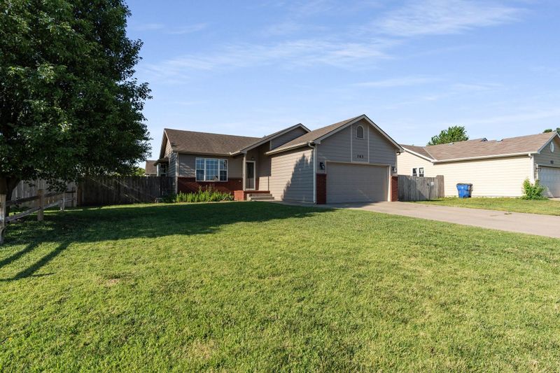 763 E Forest Ct, Haysville, KS 67060