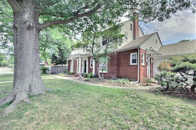 5119 E Douglas Ave, Wichita, KS 67218
