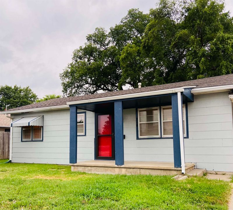 218 W 6th, Halstead, KS 67056