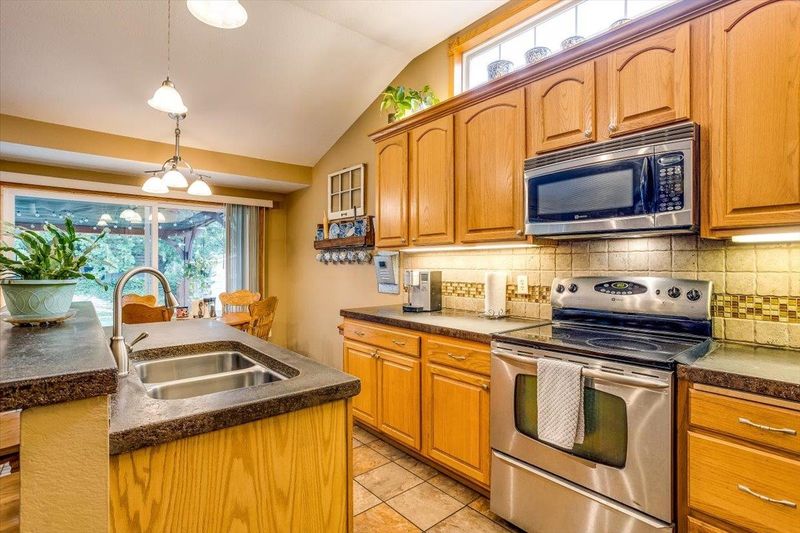 800 S Carriage Rd, Maize, KS 67101