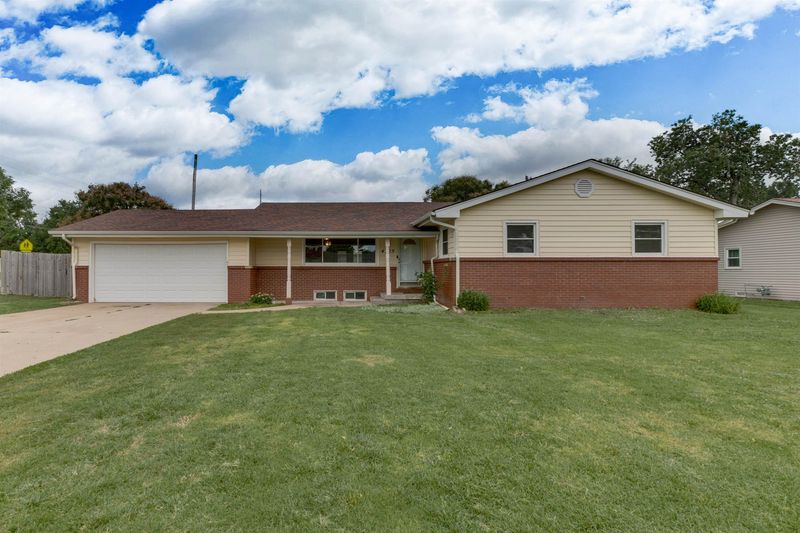 4725 E Pembrook Ln, Wichita, KS 67220