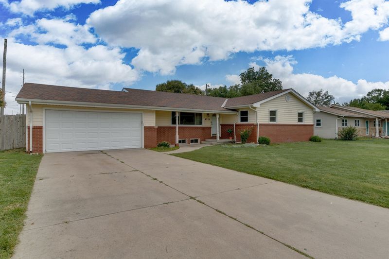 4725 E Pembrook Ln, Wichita, KS 67220