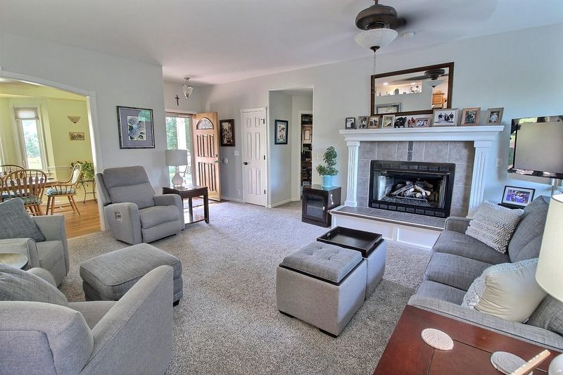 300 E Cedar Crest Rd, Rose Hill, KS 67133