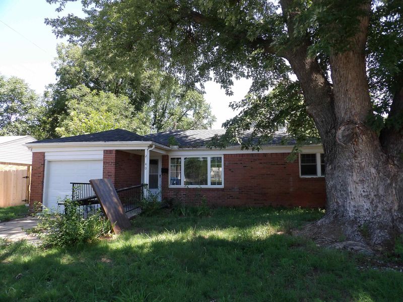 2840 S Larkin Dr, Wichita, KS 67216