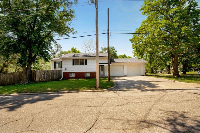 205 E 12th Ave, Augusta, KS 67010