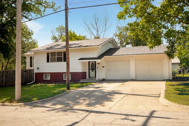 205 E 12th Ave, Augusta, KS 67010