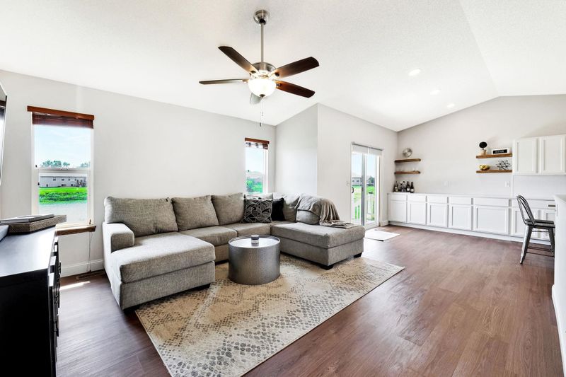 717 S Longbranch Dr, Maize, KS 67101