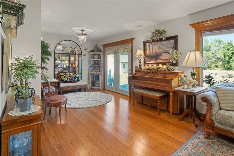 736 N Lakeside Dr, Andover, KS 67002
