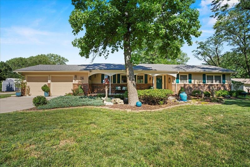 736 N Lakeside Dr, Andover, KS 67002
