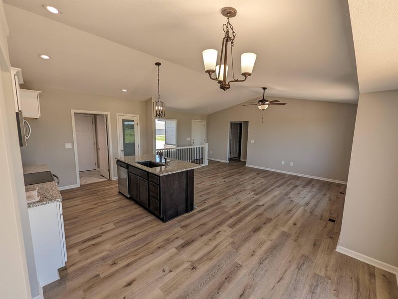 242 Summer Ct, Newton, KS 67114