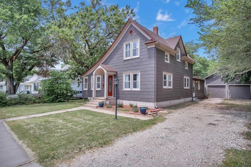 810 E Broadway, Newton, KS 67114