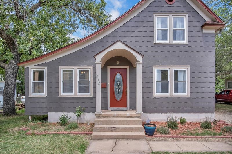 810 E Broadway, Newton, KS 67114