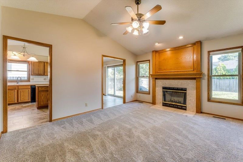 306 N Stonegate Cir, Derby, KS 67037