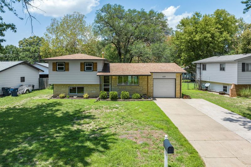459 S Spring Creek Dr, Derby, KS 67037