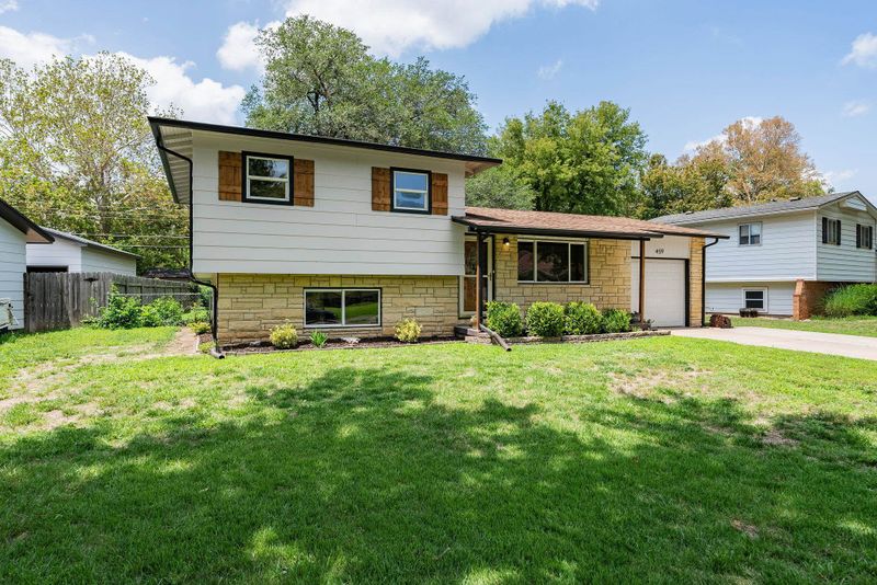 459 S Spring Creek Dr, Derby, KS 67037