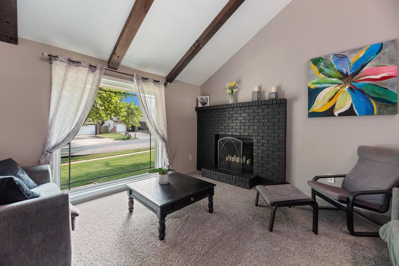 220 Frontier Dr, Mulvane, KS 67110