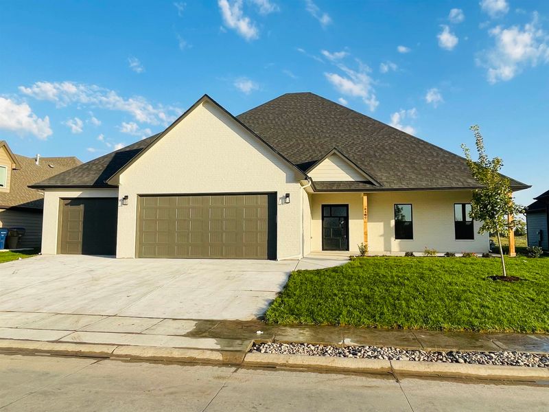 8489 E Deer Rn, Bel Aire, KS 67226
