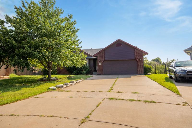 6230 E 41st Cir N, Bel Aire, KS 67220