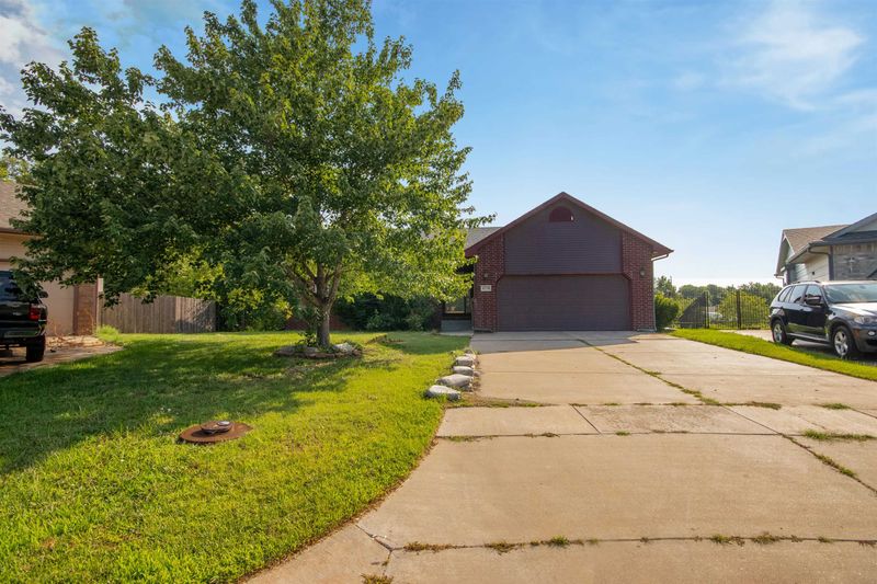 6230 E 41st Cir N, Bel Aire, KS 67220